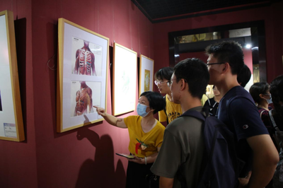 “2021媒介中的插图--全国首届医学插图展”在湘南学院开幕